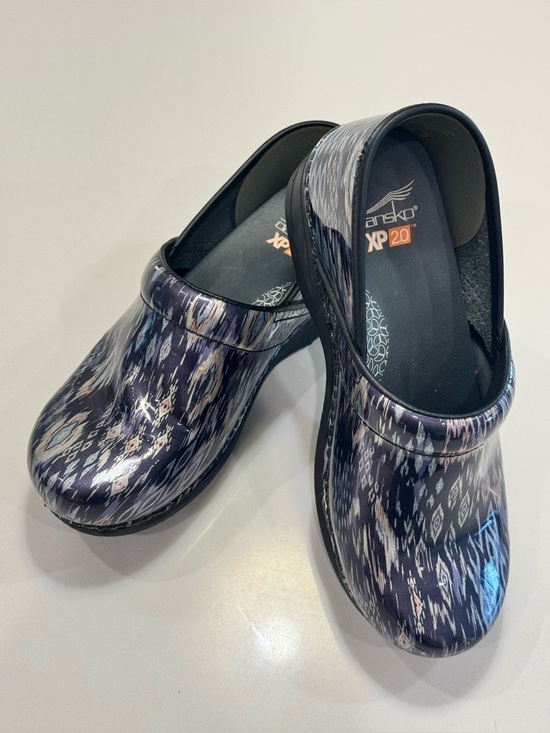 Dansko Shoes - Dansko XP 2.0 Clogs Womens EU-38/US-7.5-8 Southwestern Multicolor Patent Leather